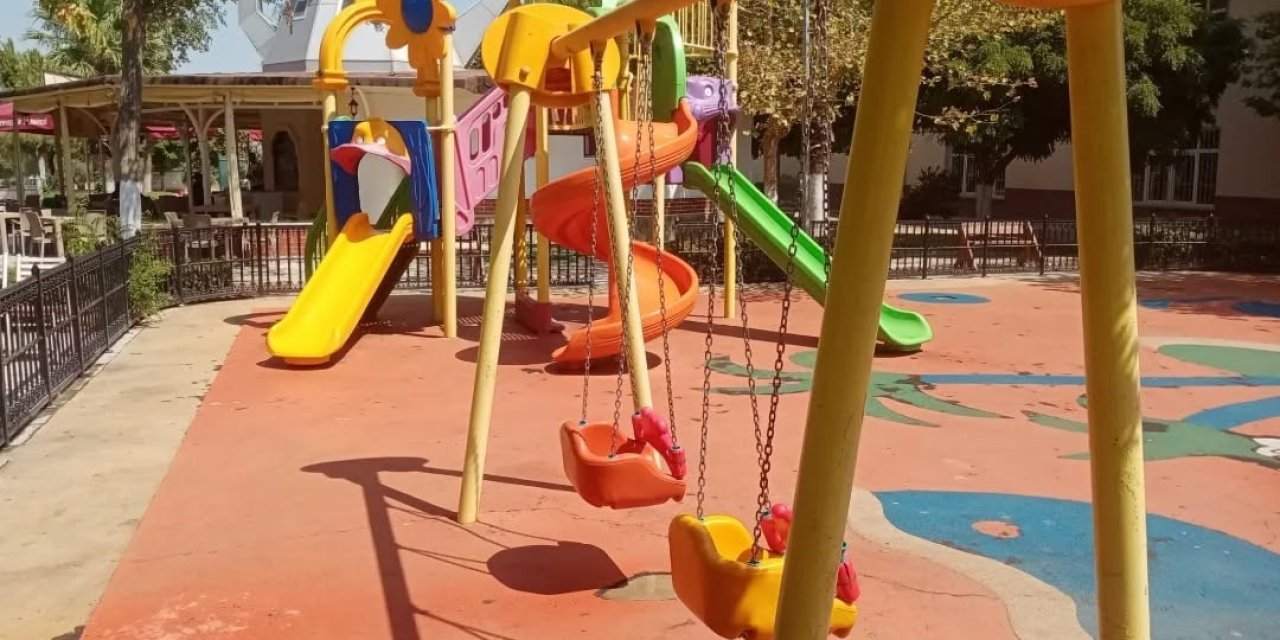 Germencik’te parklar dezenfekte edildi