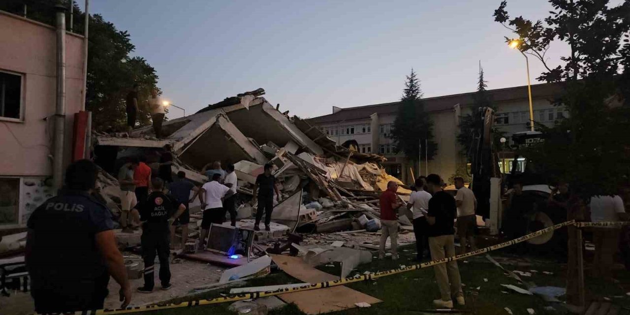 Balıkesir’deki deprem için Aydın’dan AFAD ekipleri yola çıktı