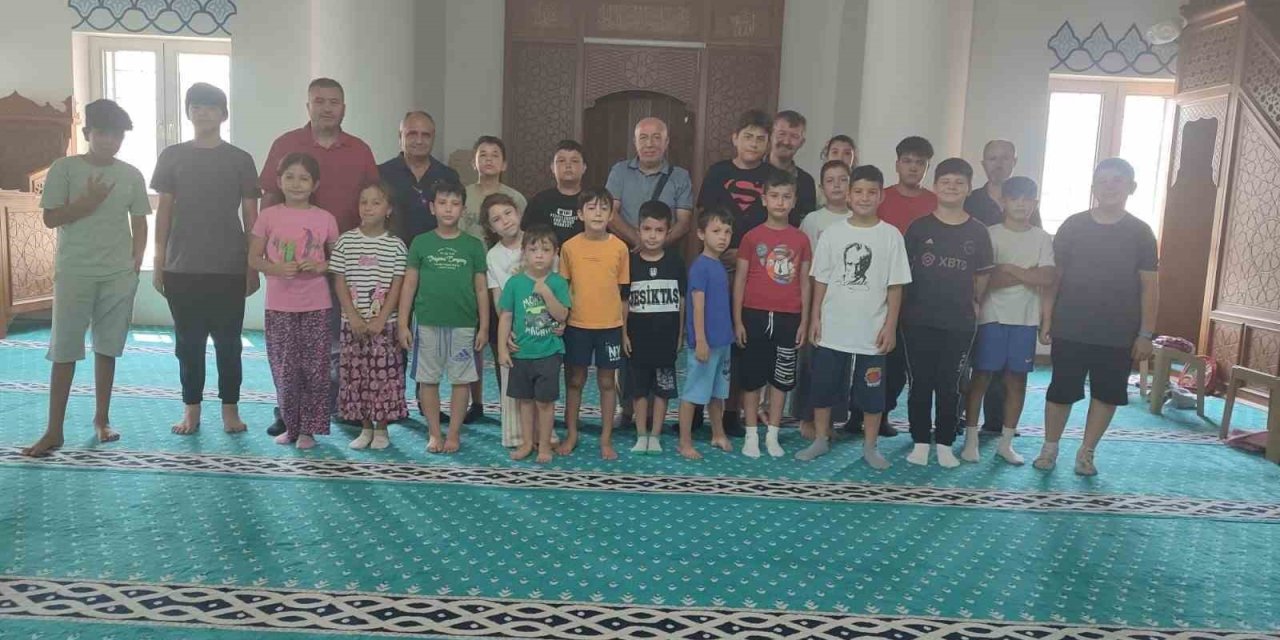 Kur’an kursu öğrencileri şehit teğmen için Kur’an-ı Kerim tilaveti yaptı