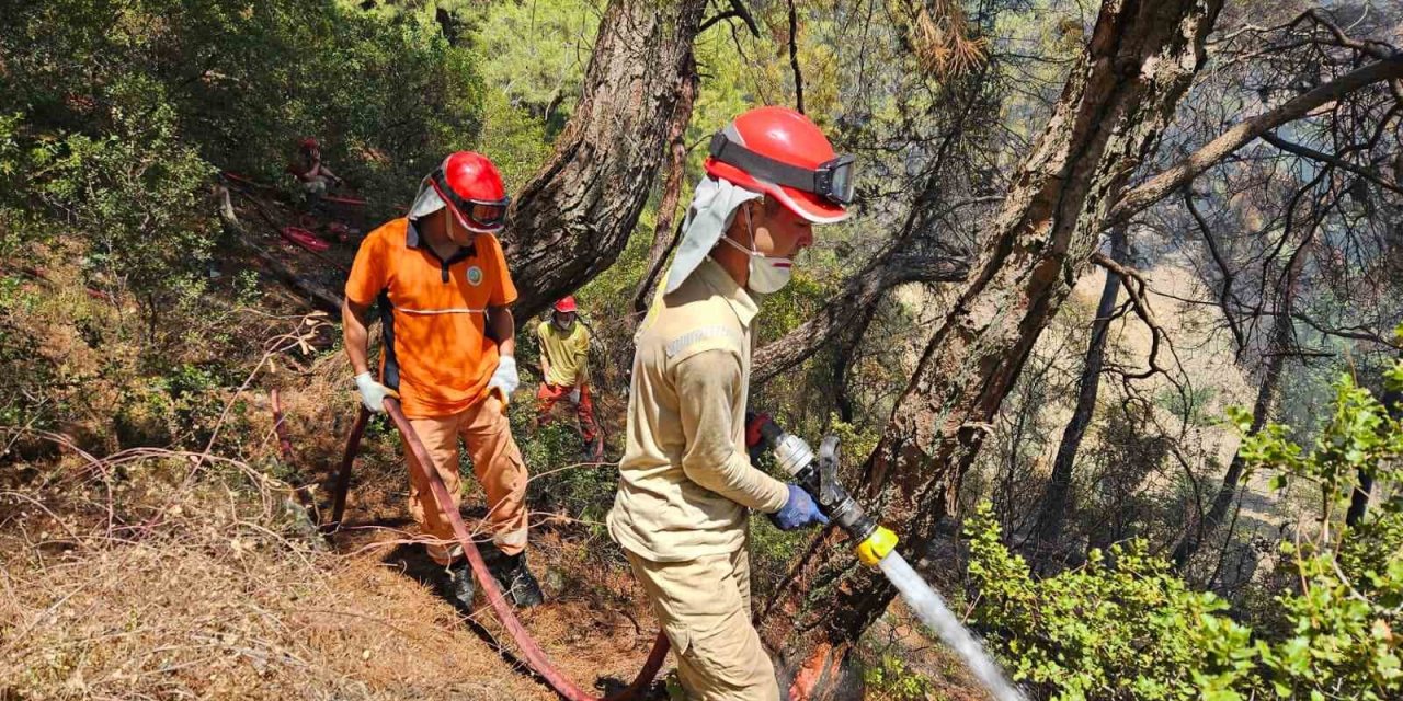 Ekipler zamanla yarıştı, önce alevlere sonra köylülerin yüreklerine su serptiler