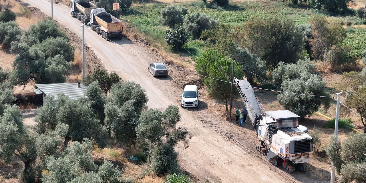 Büyükşehir Efeler’in yollarını yeniliyor