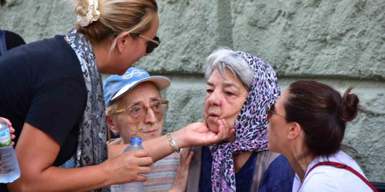 Balıkesir’deki depremde hayatını kaybeden vatandaş son yolculuğuna uğurlandı