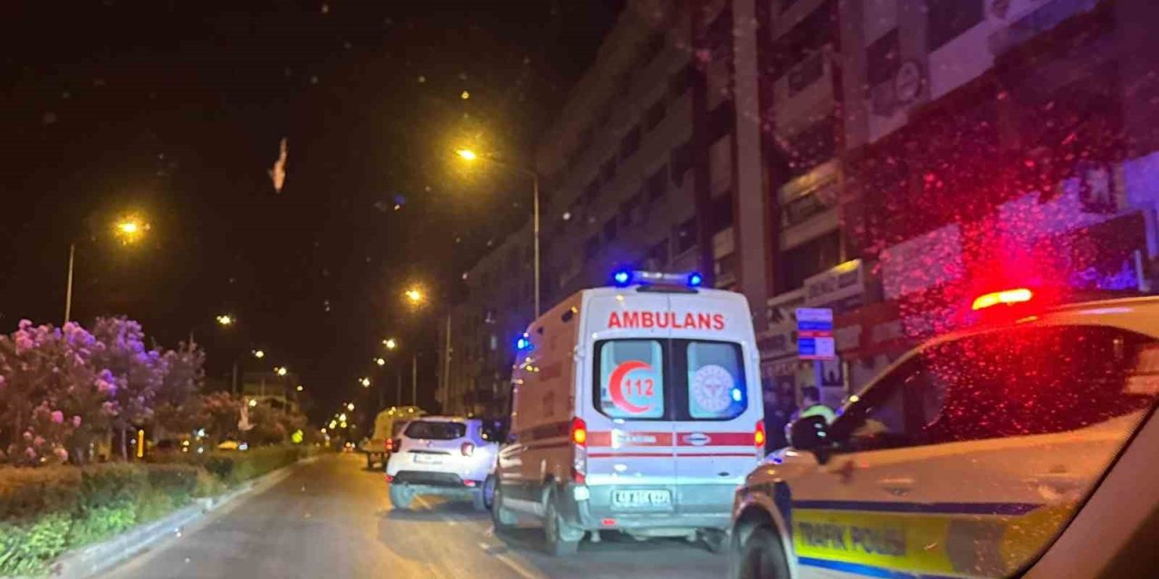 Menteşe’de park halindeki araca çarptı: 2 yaralı