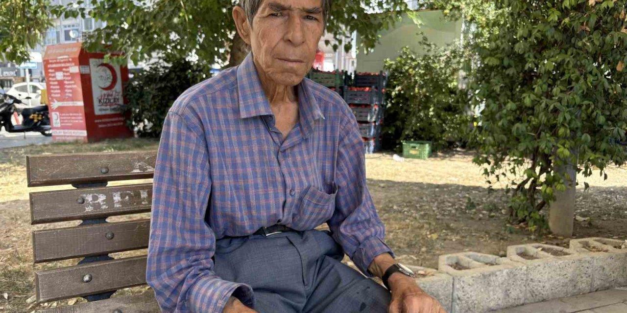 Merhum abisi Neşet Ertaş’la turnelerdeydi, şimdi sokaklarda