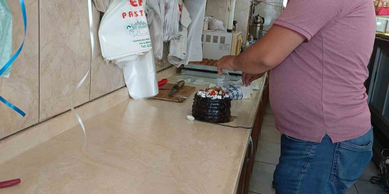 Söke’de pastanelerden numuneler alındı