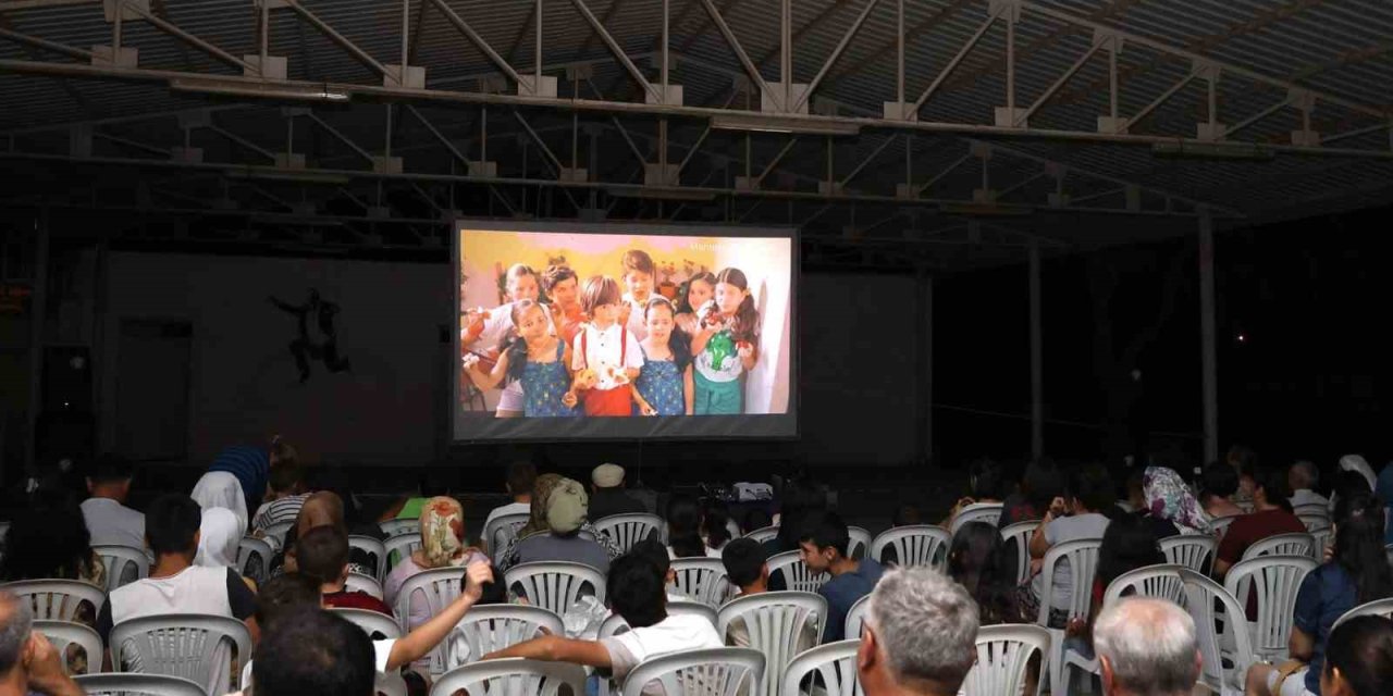 Menteşe Belediyesi açık hava sinema geceleri başladı