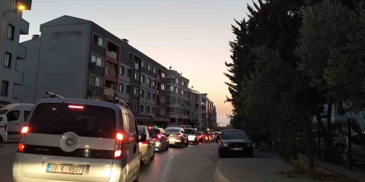 Trafik yoğunluğundan Kuşadası da nasibini aldı