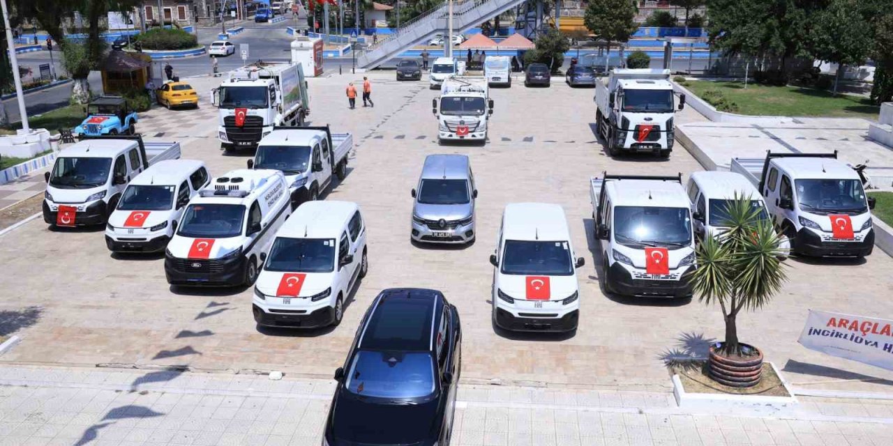 İncirliova Belediyesi 10 yeni hizmet aracını tanıttı