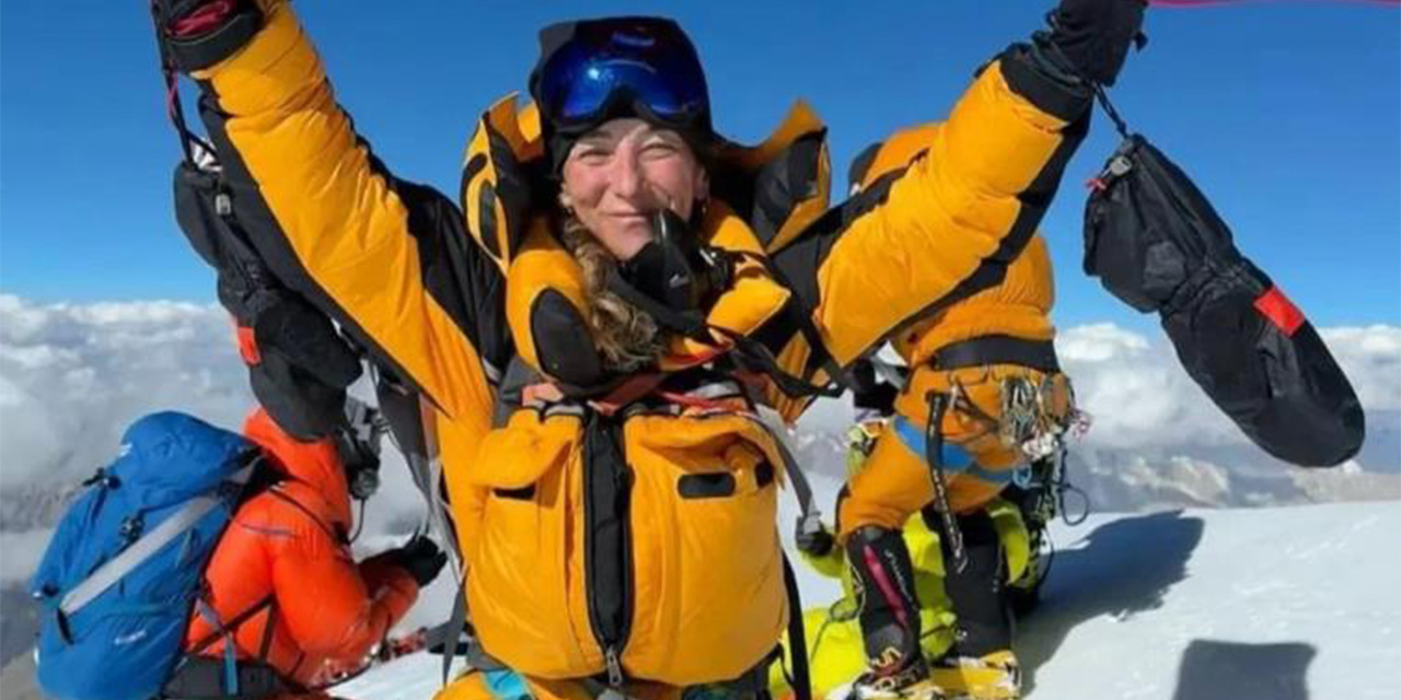 K2 zirvesinde Türk Bayrağı dalgalandı: Gülnur Tumbat’tan tarihi başarı