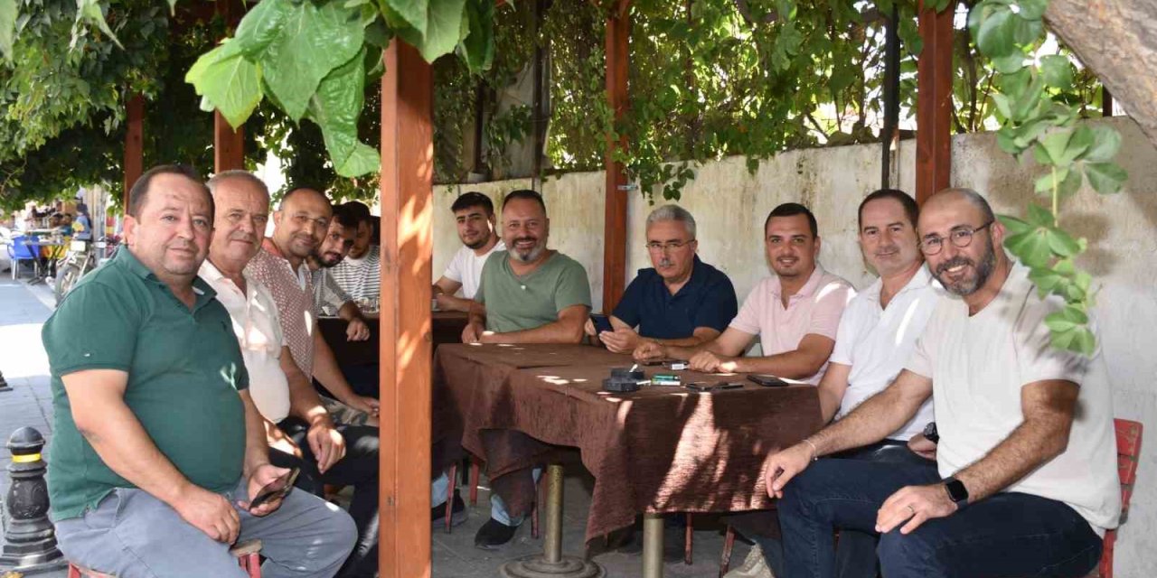 Başkan Zencirci meclis üyeleriyle birlikte Germencik pazarında vatandaşlarla buluştu