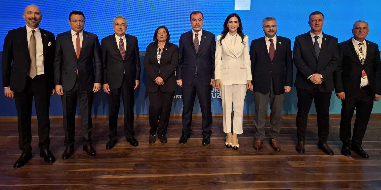 AK Parti’ye katılan başkanlara ilk mesaj Erdem’den