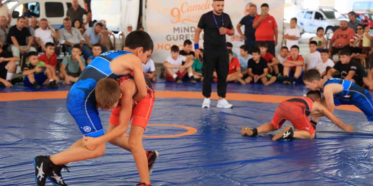 Çameli’nde 9. kez düzenlenen festivalde minikler minderde mücadele etti