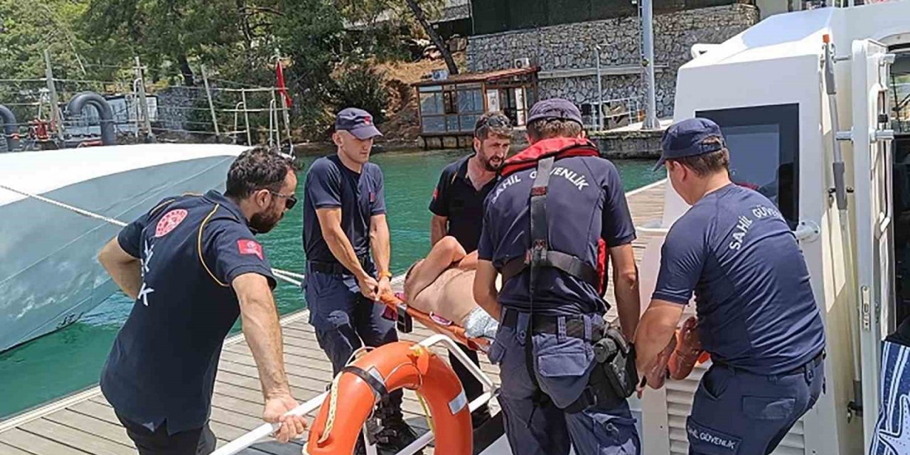 Gezi teknesinde yaralanan vatandaşa tıbbi tahliye
