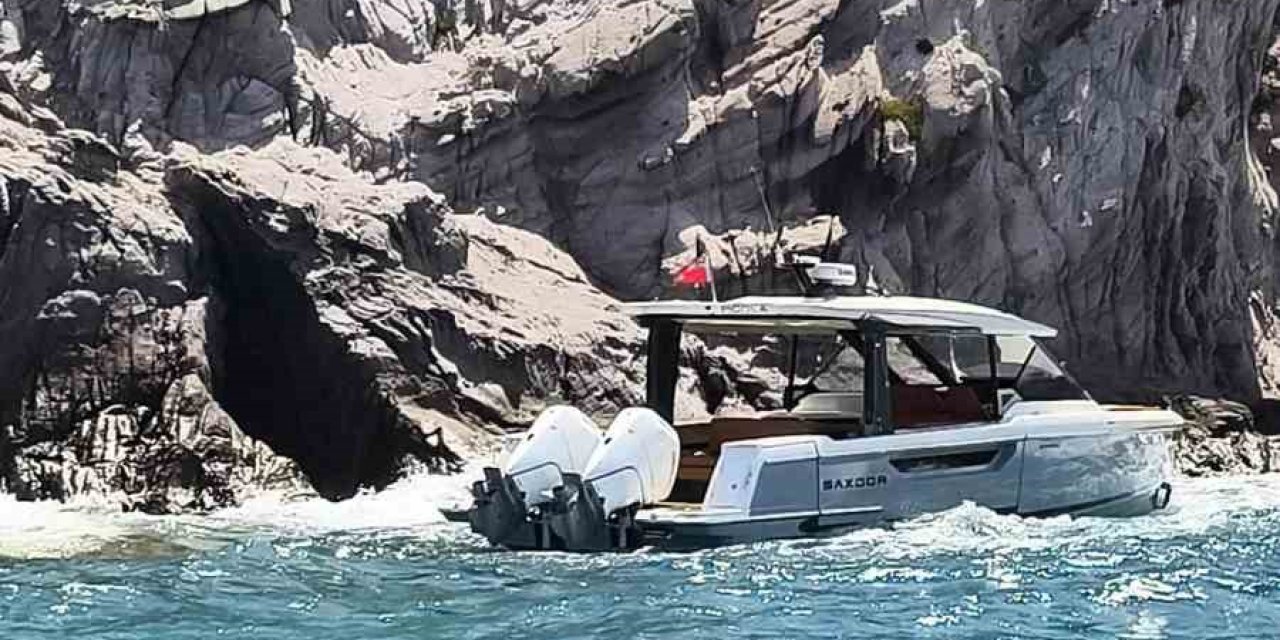 Bodrum’da arıza yapan tekne Çatal Adası’na oturdu, 3 kişi kurtarıldı
