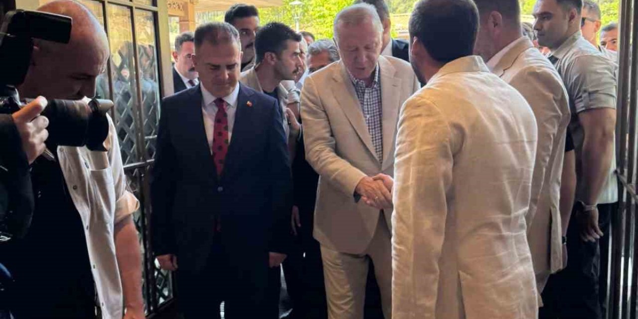 Cumhurbaşkanı Erdoğan cuma namazını Okluk Millet Camii’nde kıldı