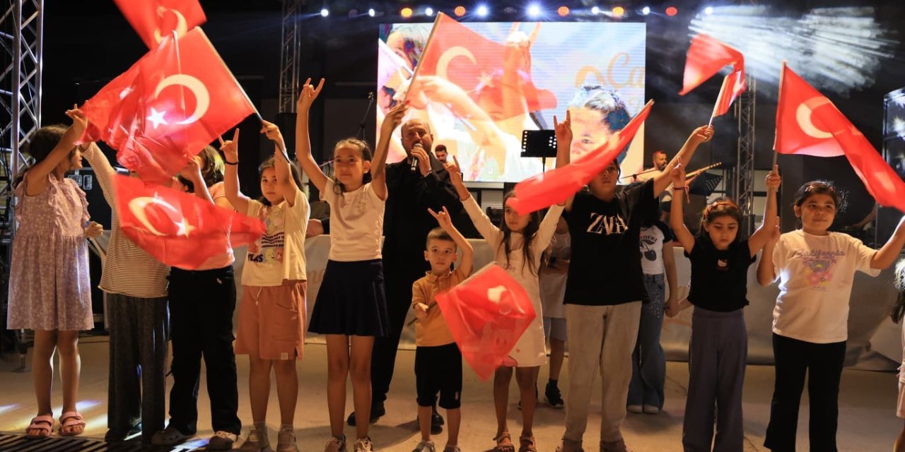 Çameli’nde sahne alan Ahmet Öngel, milli duyguları yaşattı