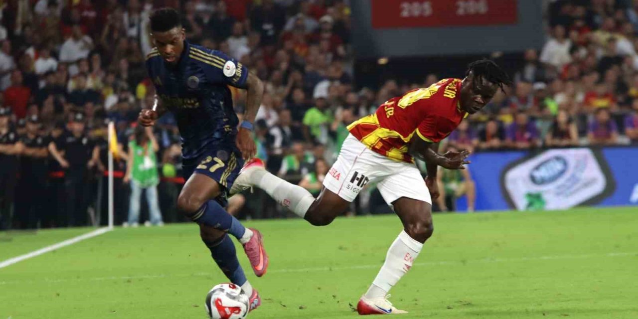 Trendyol Süper Lig: Göztepe: 0 - Fenerbahçe: 0 (İlk yarı)