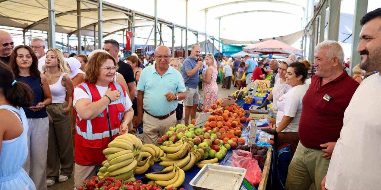 Başkan Gençay Cumartesi pazarında vatandaşlarla buluştu