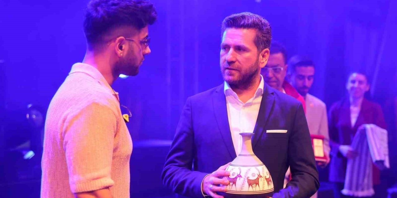 Tavas Zeybek Festivalinde Reynmen unutulmaz gece yaşattı