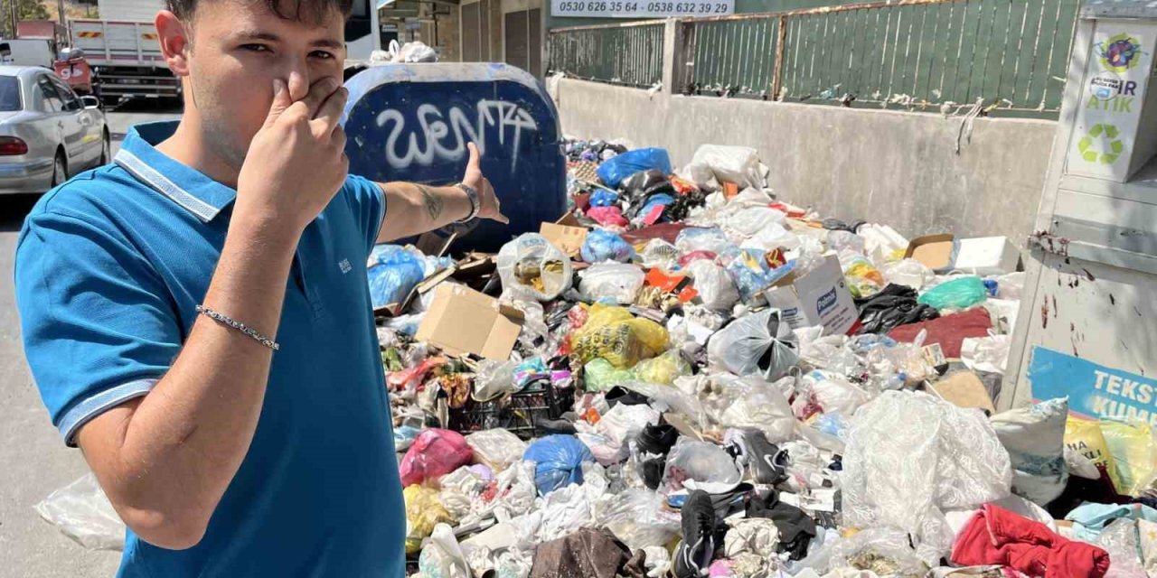 Çöp içindeki Gedizliler, Başkan Duman’ı mahallede yürüyüşe davet etti