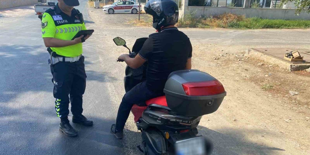 Efeler’de motosiklet sürücülerine trafik bilgilendirmesi