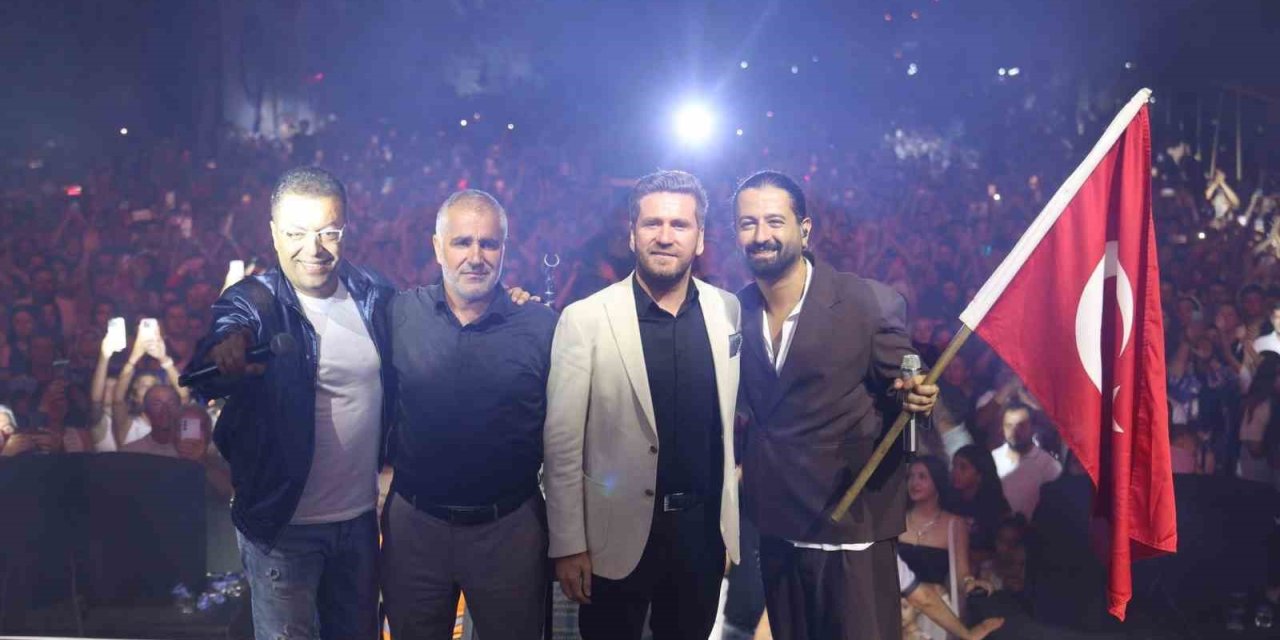 Koray Avcı, Tavas Zeybek Festivalinde unutulmaz bir gece yaşattı