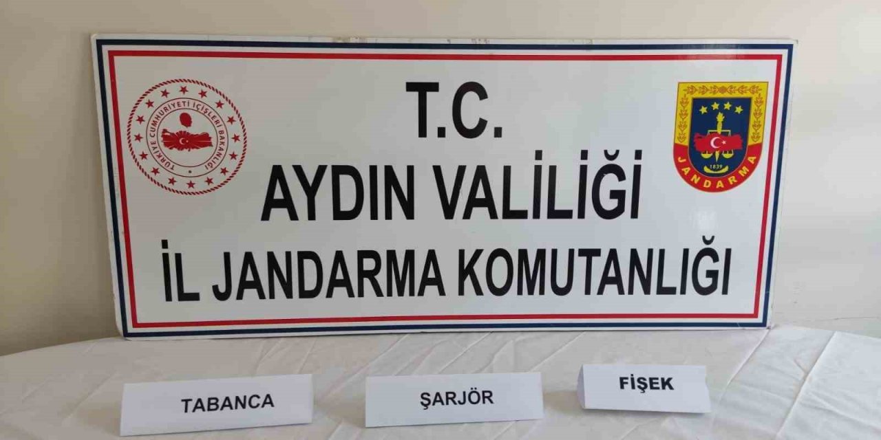 Ruhsatsız silah taşıyan 4 şüpheli yakalandı