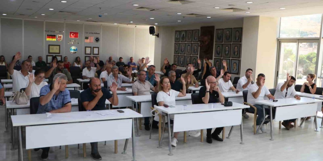 Söke Belediye Meclisi’nde CHP’den 5 kişi istifa etti