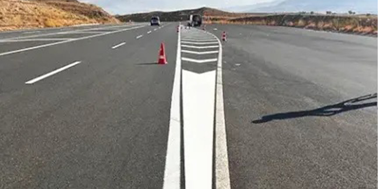 Hayal Trafik Yol Çizgi Boyaları ile Trafikte Güvenli ve Düzenli Alanlar