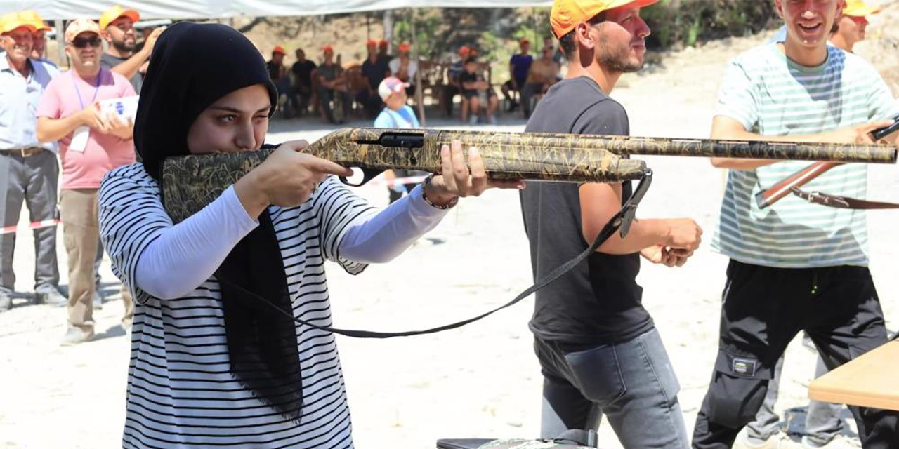 Trap atışlarının tek kadın sporcusu erkeklere taş çıkardı