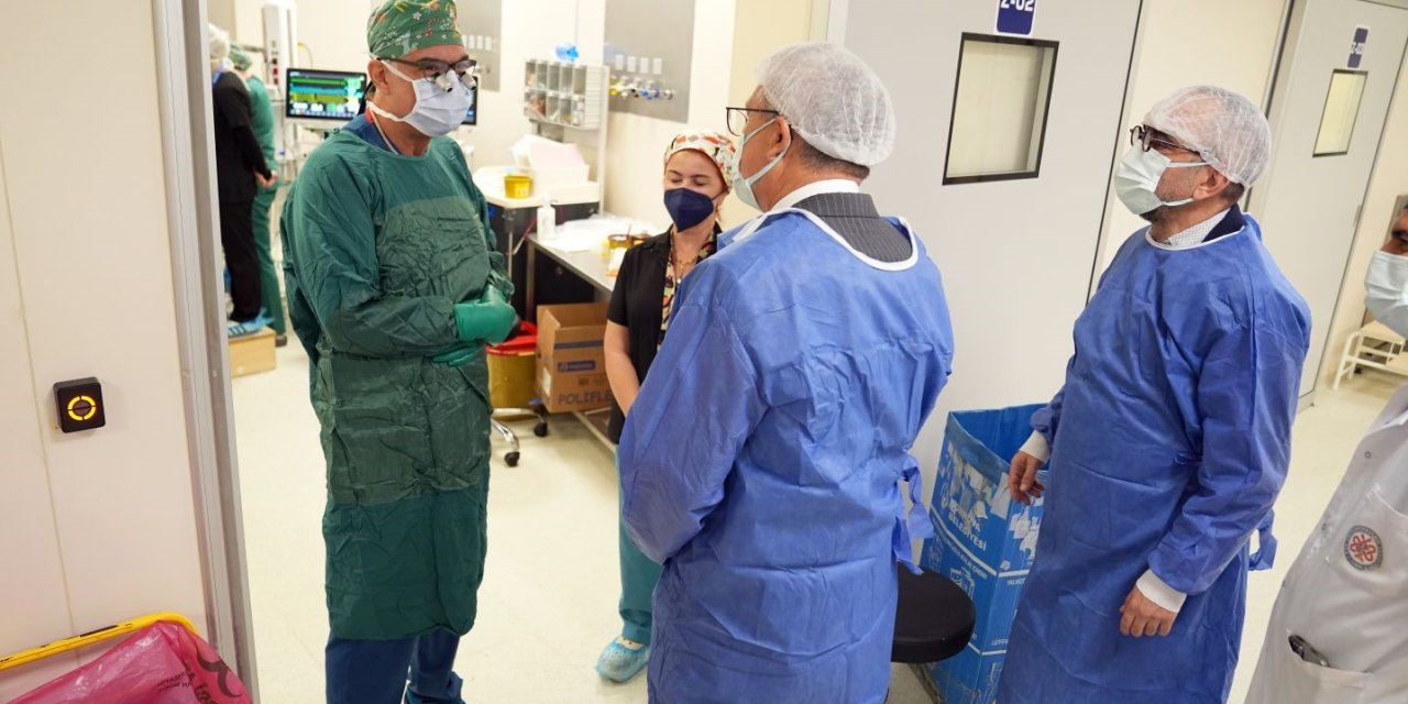 EÜTF Hastanesi Merkezi Ameliyathanede ilk operasyon yapıldı