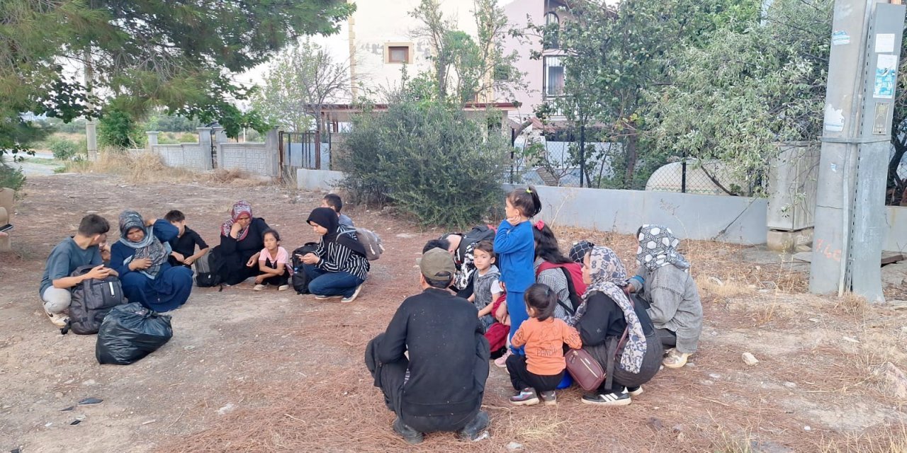 İzmir’de 46 düzensiz göçmen yakalandı, 16 göçmen kurtarıldı
