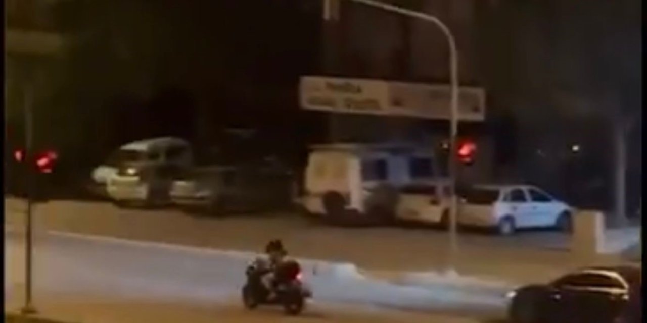 Abartılı egzozlu motosiklet trafikten men edilirken, sürücüye 11 bin lira ceza kesildi