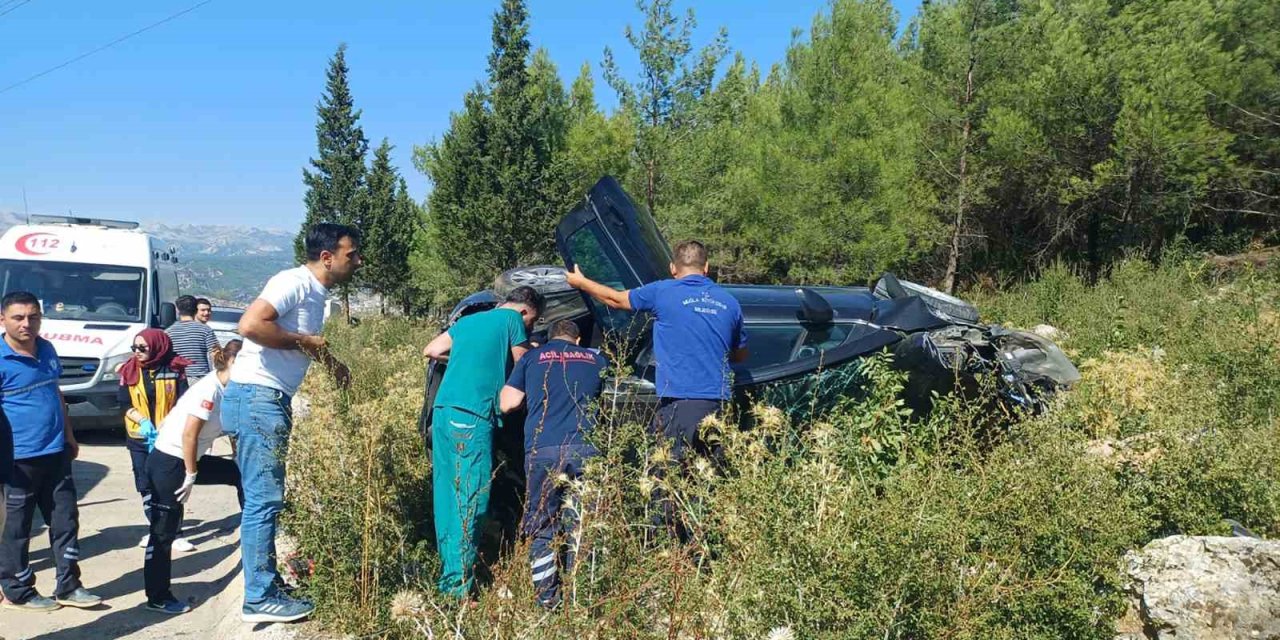 Takla atan araçtan bir kişi yaralı kurtarıldı