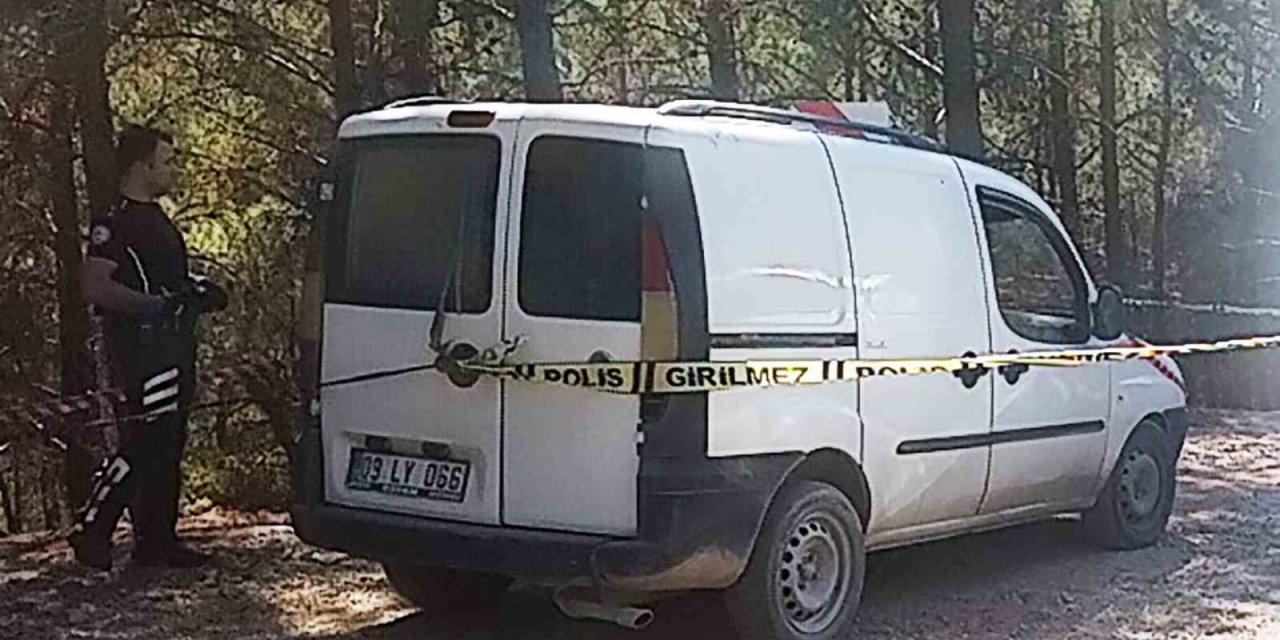 Araç içinde tüfekle vurulmuş halde bulundu