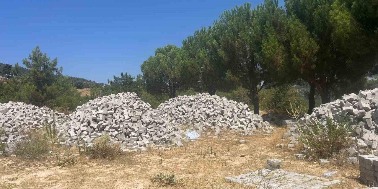 Başkan hibe parke taşlarını parayla sattı iddiası