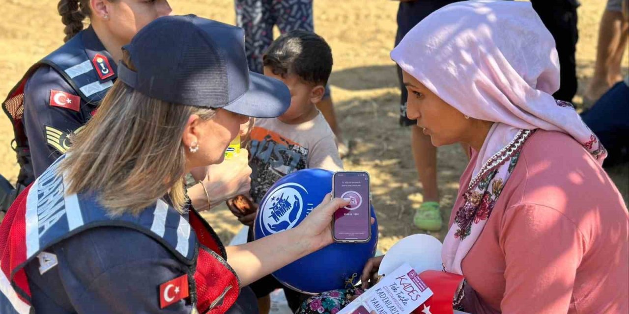 İncir hasadı yapan kadınlara KADES tanıtıldı