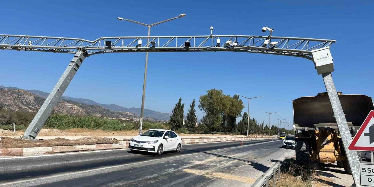 Açık unutulan damper, PTS direğine çarptı