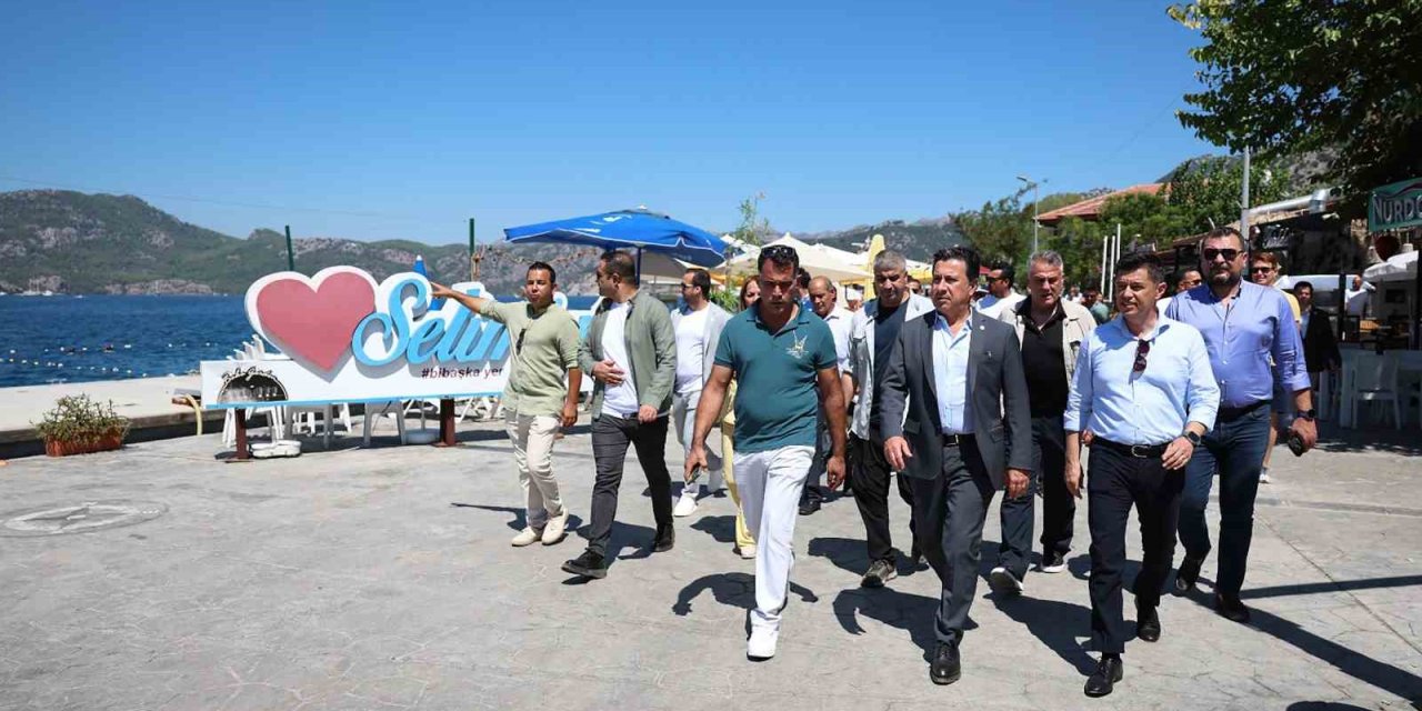Başkan Aras Marmaris’te vatandaşlarla bir araya geldi