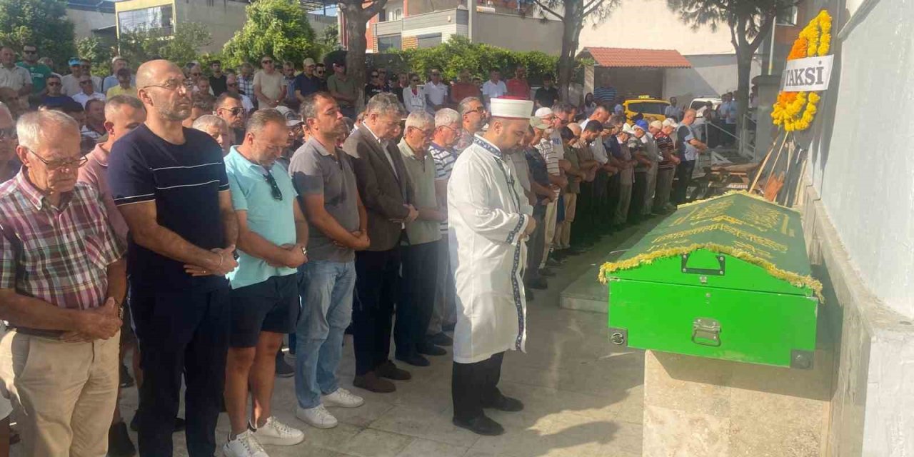 Bıçaklı saldırıda hayatını kaybeden taksi şoförü toprağa verildi