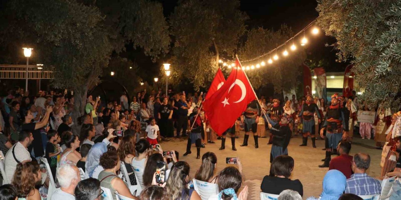 Söke’de Halk Dansları Buluşması renkli görüntülere sahne oldu
