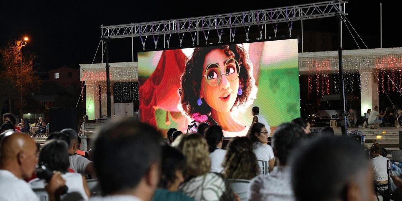 Didim’de açık hava sinema keyfi