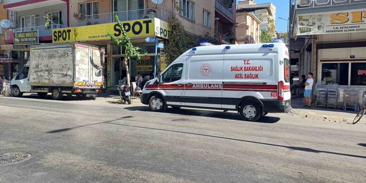 Motosikletle otomobil çarpıştı: 1 yaralı