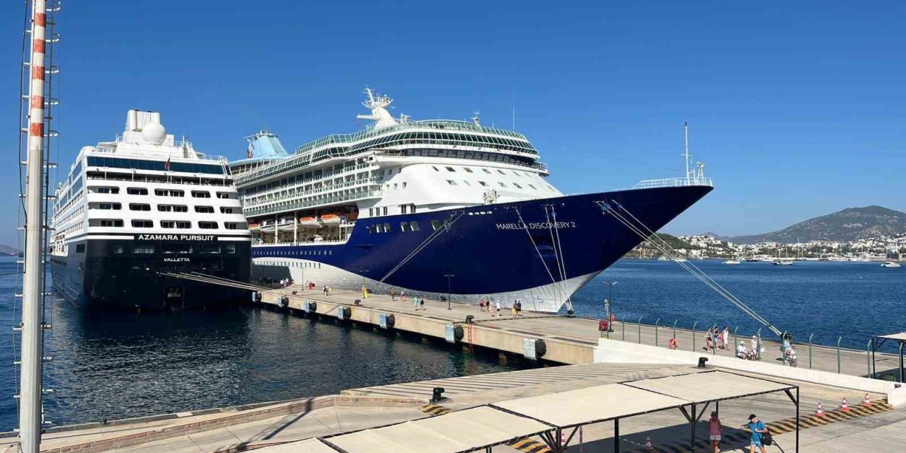Bodrum’a 2 gemi ile 2 bin 609 turist geldi