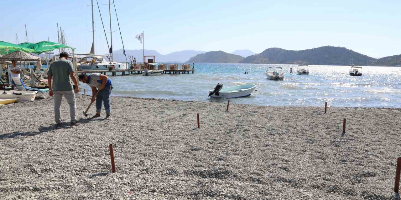 Sezon bitti, Marmaris Belediyesi plajları düzenlemeye başladı