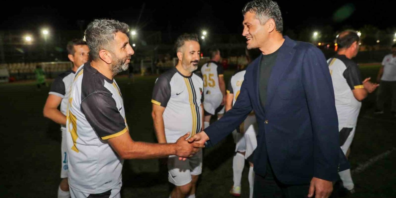 Aliağa 13 Eylül Masterler Futbol Turnuvası başladı