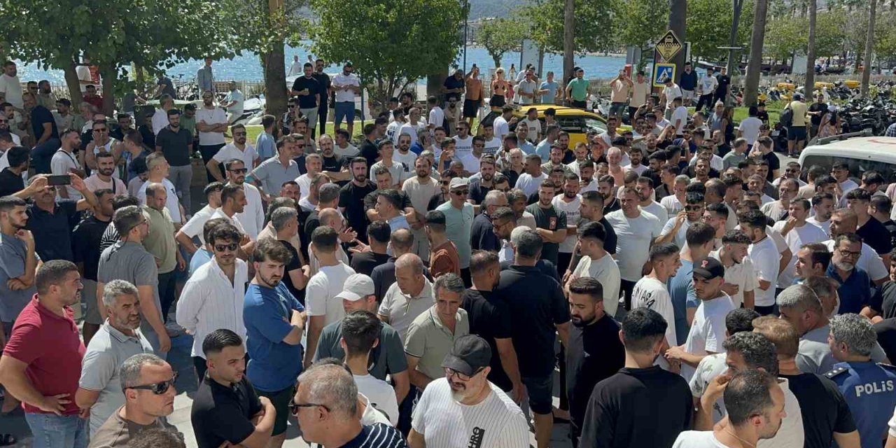 Marmaris’te Kapalıçarşı esnafı kesilen cezaları protesto etti