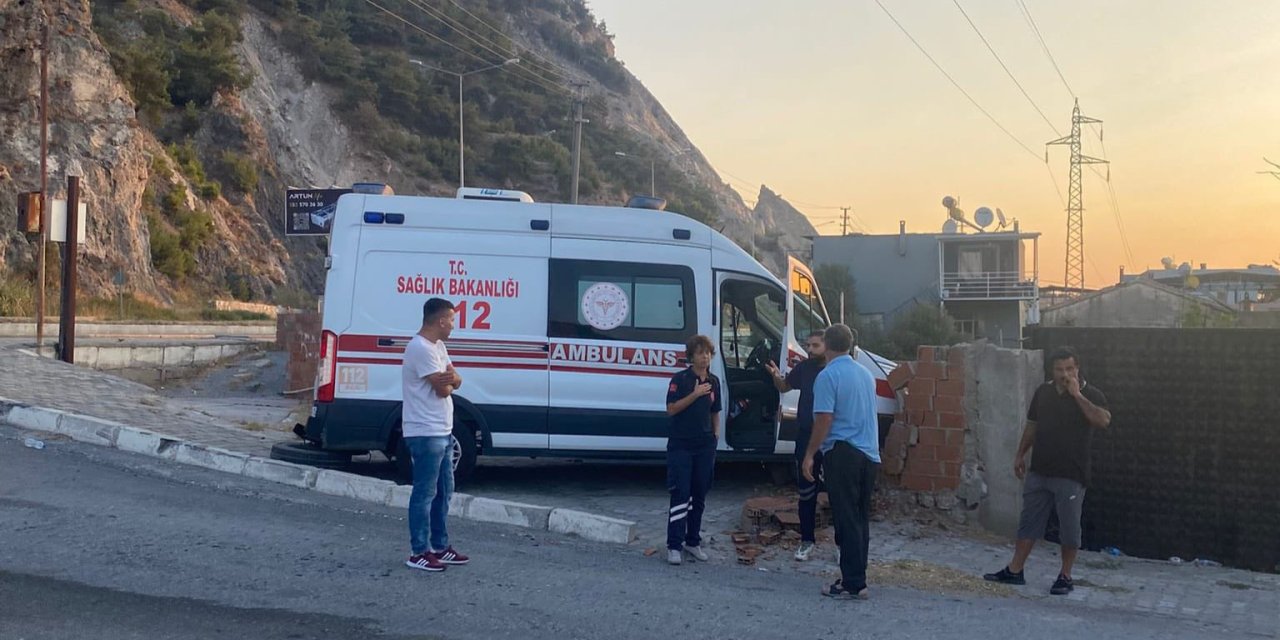 Söke’de ambulans ile cip çarpıştı