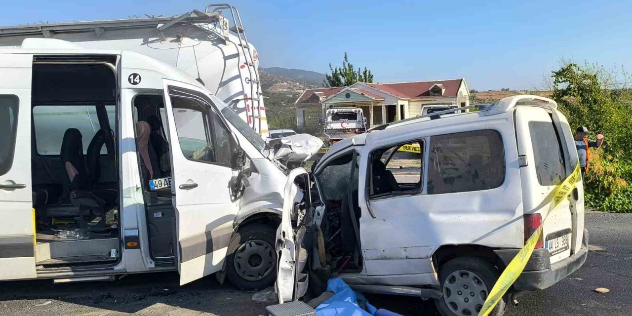 İzmir’de feci kaza: 1 ölü, 13 yaralı