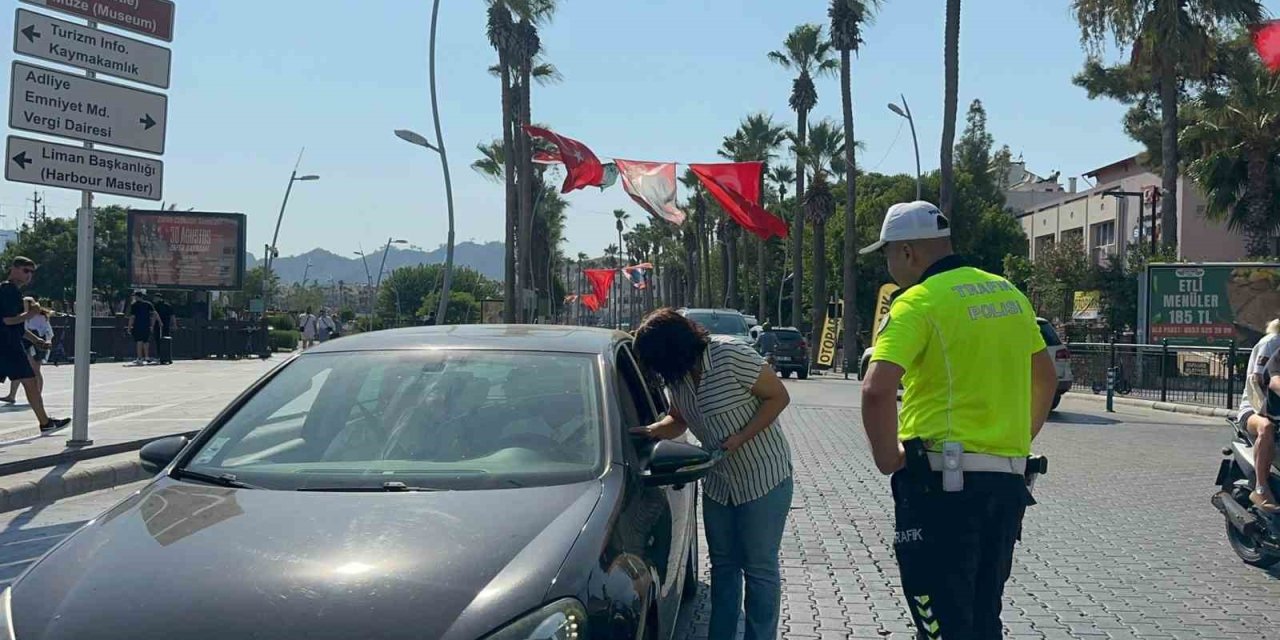 Marmaris’te araçlara tütün kullanımına yönelik denetim